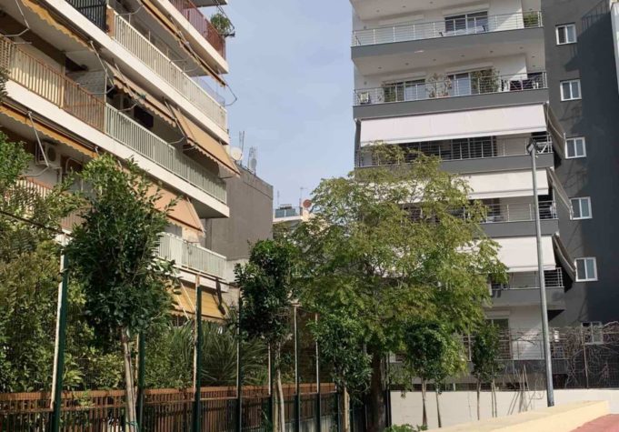 Δενδροφυτεύσεις σε σχολεία της πόλης από τον Δήμο Πειραιά