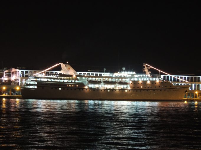 PiraeuShips – Πλοία στον Πειραιά : Ocean Majesty – IMO 6602898