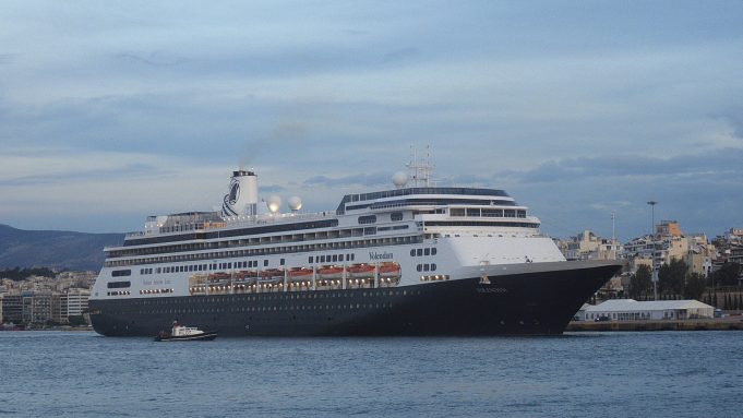 Volendam: Αναχωρώντας απο τον Πειραιά