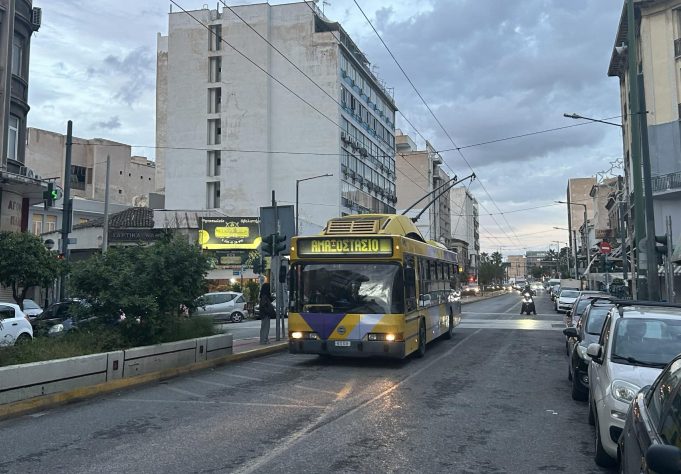 Trolley στον Πειραια με κατευθυνση αμαξοστάσιο
