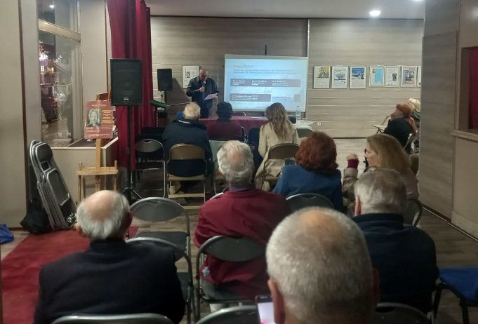 Πλήθος κόσμου στην εκδήλωση «Το Κέντρο Επεξεργασίας Λυμάτων στη Ψυττάλεια και η προστασία του θαλασσίου περιβάλλοντος του Σαρωνικού»