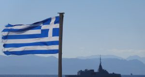 Φρεγάτα Κίμων και η Ελληνική σημαία