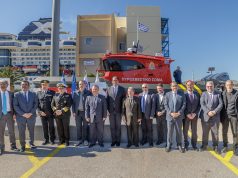 Πέντε νέα ταχύπλοα πυροσβεστικά σκάφη ενισχύουν τον Πειραιά και τα μεγάλα λιμάνια της χώρας