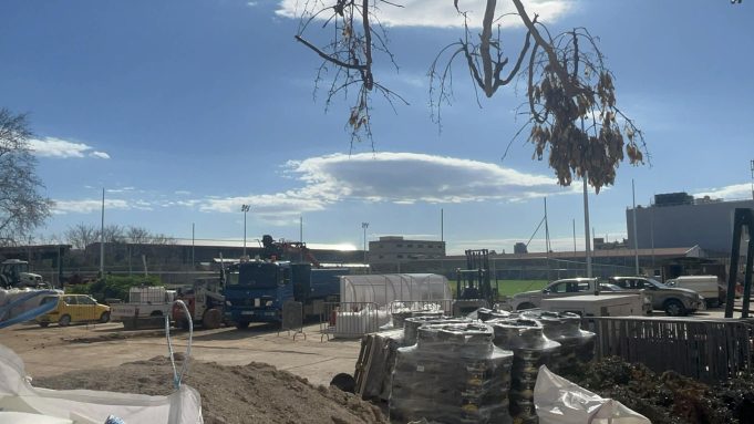 νέο γήπεδο ποδοσφαίρου σε Θηβών και Φαλήρου