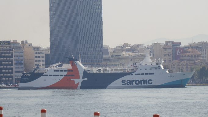 Το Πλοίο ΦΟΙΒΟΣ στο λιμάνι του Πειραιά