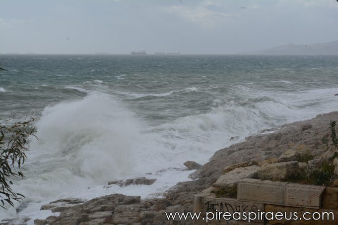 Κύματα στην Πειραϊκη