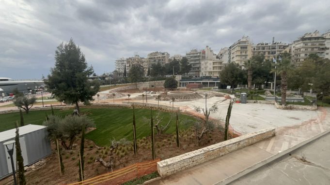 Τα έργα στην Πλατεία Παπανικολή στη Μαρίνα Ζέας