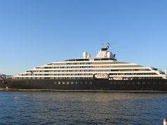 To Scenic Eclipse II φτάνοντας στον Πειραια