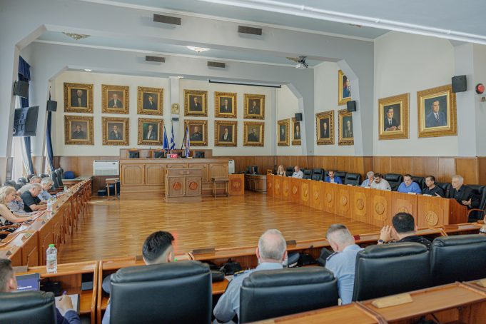 Παρεμπόριο, κυκλοφοριακό και προστασία δημόσιου χώρου στο επίκεντρο της ευρείας σύσκεψης εργασίας στο Δημαρχείο Πειραιά