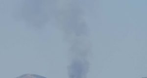 Φωτιά στα Σελήνια Σαλαμίνας – Μήνυμα από το 112 για απομάκρυνση προς την παραλία Η φωτιά στα Σελήνια οπως φαίνεται απο τον Πειραιά