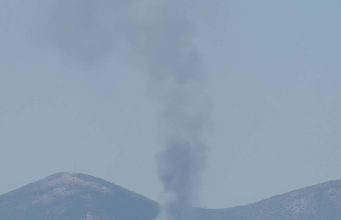 Φωτιά στα Σελήνια Σαλαμίνας – Μήνυμα από το 112 για απομάκρυνση προς την παραλία Η φωτιά στα Σελήνια οπως φαίνεται απο τον Πειραιά