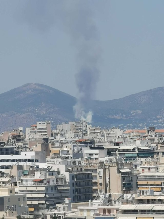 ΣΕΛΗΝΙΑ ΦΩΤΟ Η φωτιά στα Σελήνια οπως φαίνεται απο τον Πειραιά