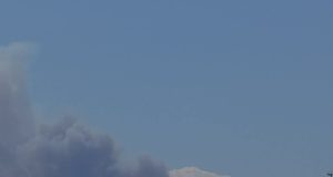 Μεγάλη φωτιά στα Περιστέρια Σαλαμίνας – Ήχησε το 112, ισχυρές δυνάμεις στην περιοχή