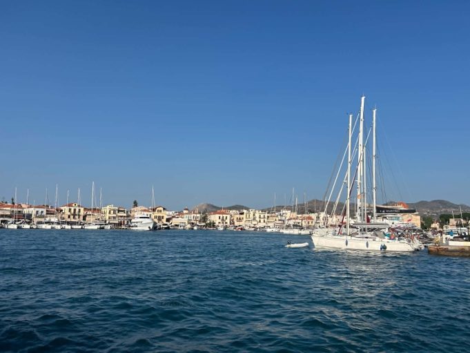 Πειραιάς – Αίγινα: «Πόλεμος» τιμών στα ακτοπλοϊκά – Οι προσφορές των εταιρειών