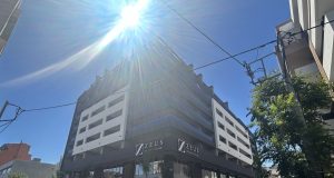 ZEUS Piraeus Grand: Άνοιξε στον Πειραιά με 125 serviced residences και rooftop πισίνα