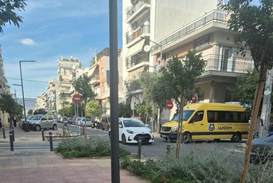 Πειραιάς: Έκλεψαν 23 καπάκια φρεατίων από την οδό Κλεισόβης – Ζήτημα ασφάλειας για τους πεζούς